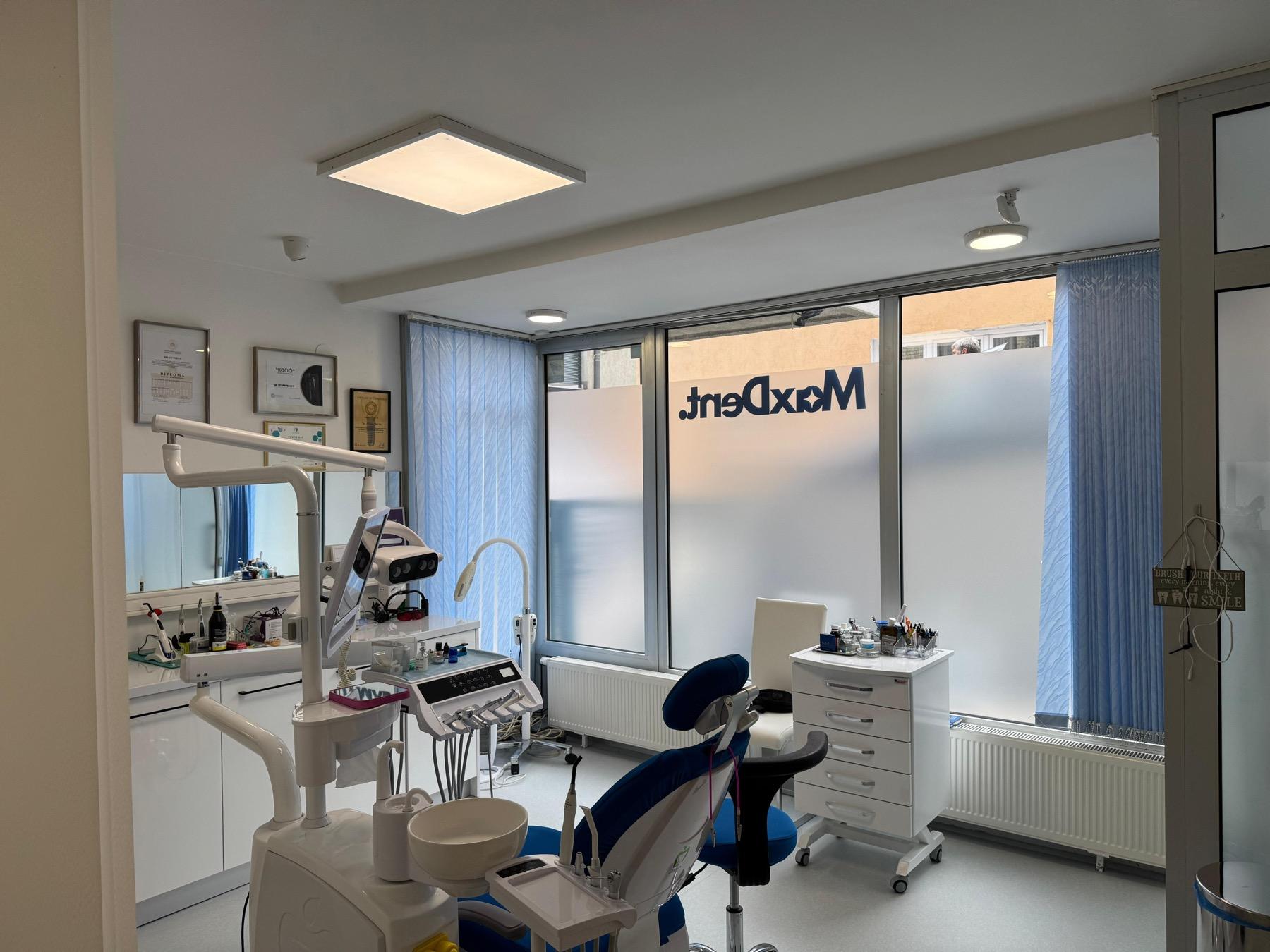 Tretmanska sala sa prirodnim svjetlom